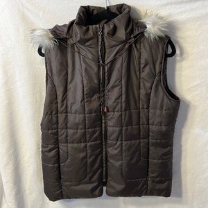 Vest w/faux fur lined removable (zippered) hood. Armpit-Armpit 21” to bottom 21”